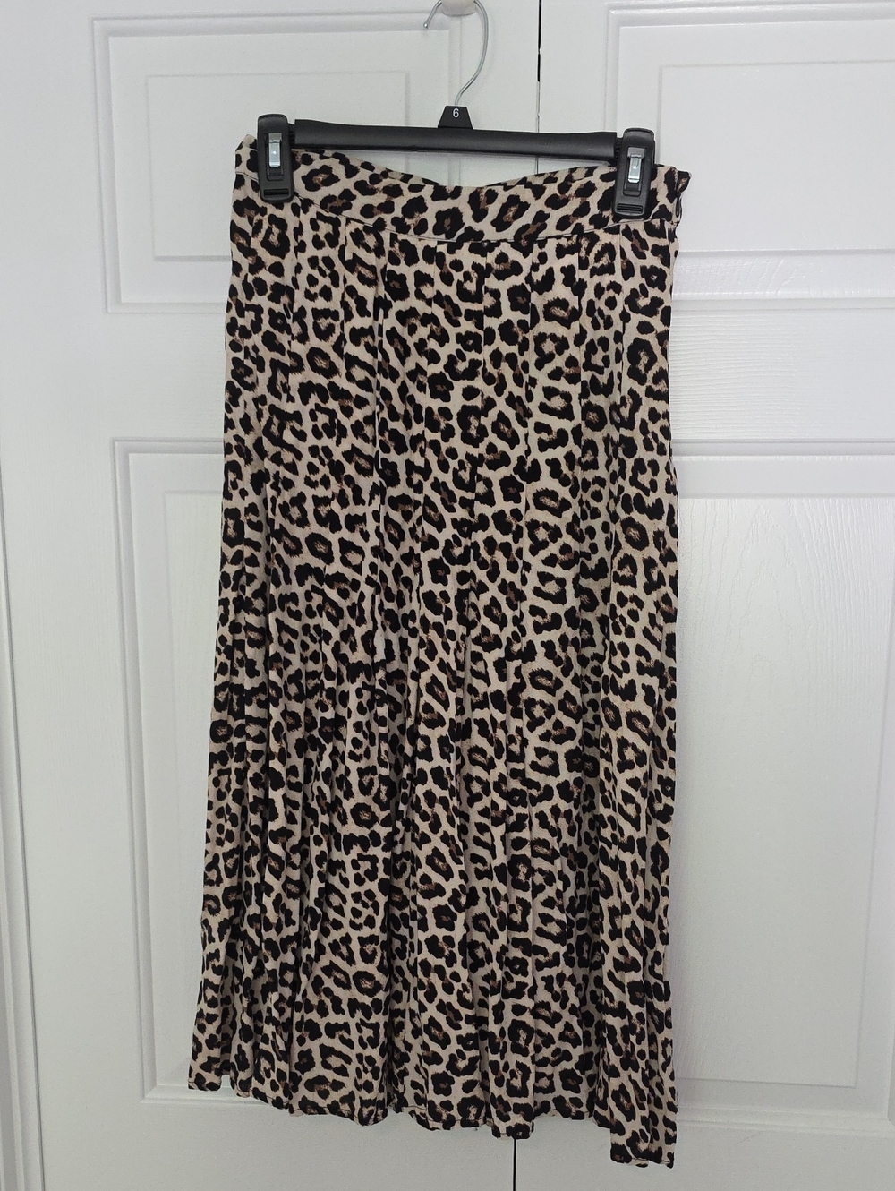 H&M Women's Flowy Cheetah-Print Skirt